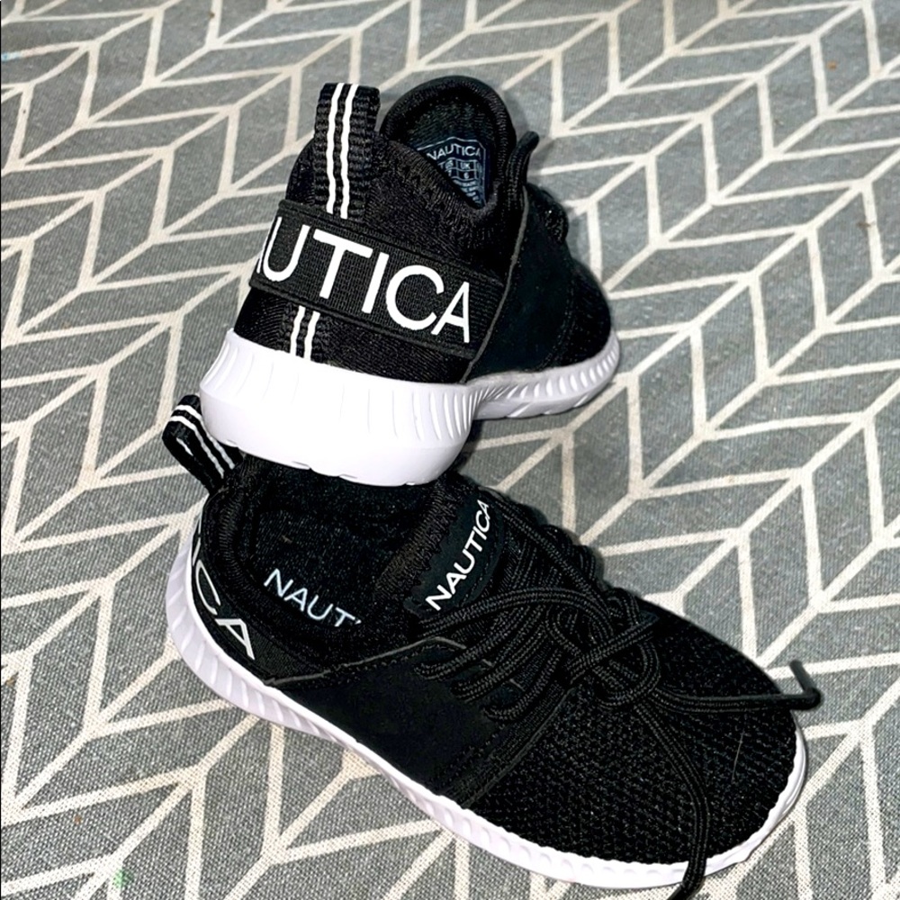 New toddler Nautica tennis shoes Size 7